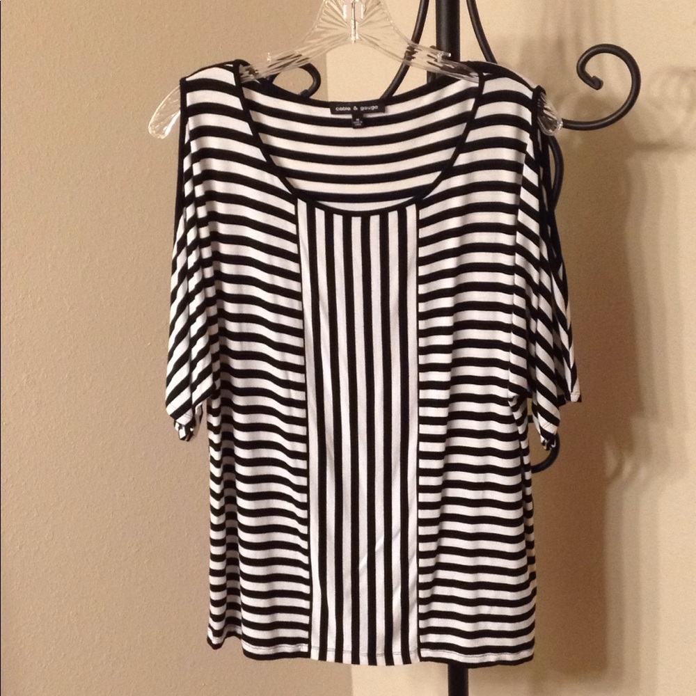 Cable & Gauge Cold-shoulder Top--Sz Med